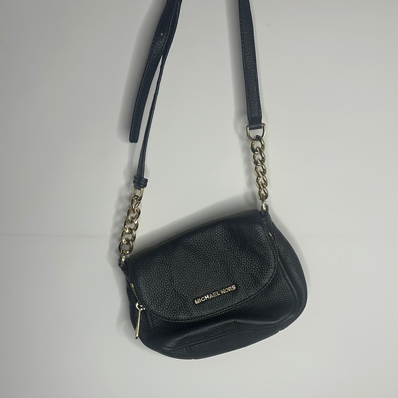 Black Leather Crossbody Bag with Silver Chain Strap - Picture 1 of 5